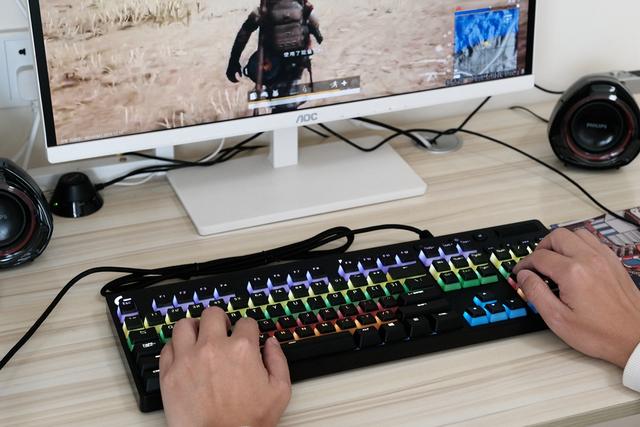 罗技g610机械键盘测评,罗技g610和910的键帽一样么