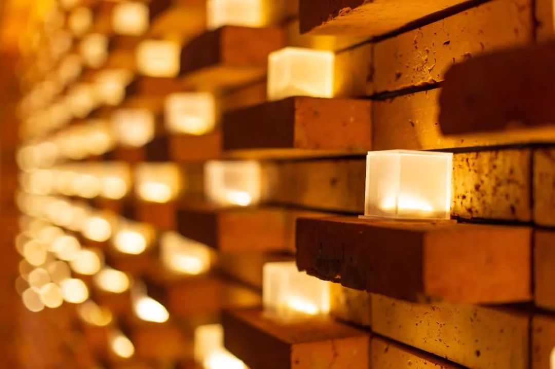 30岁入选福布斯的设计怪咖，竟把“按摩房”做成了冥想佛堂