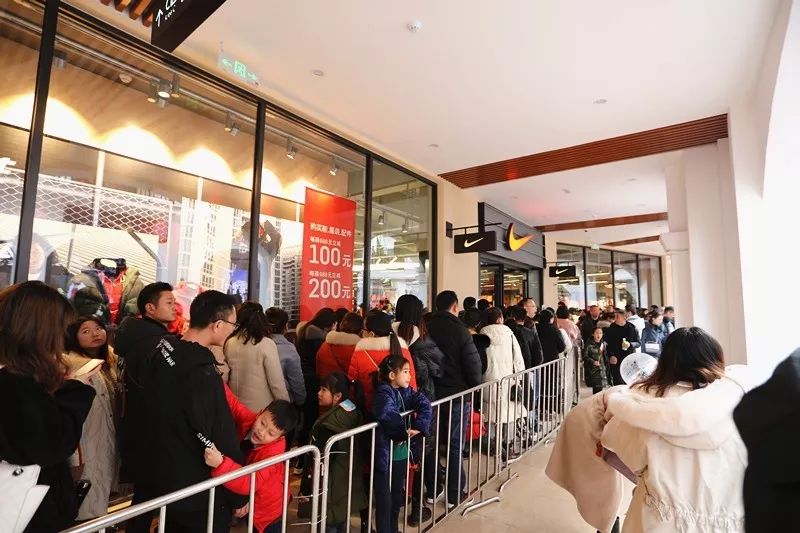 新津奥特莱斯通10号地铁吗,新津奥特莱斯购物公园开业