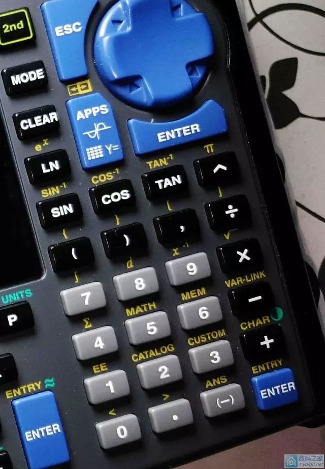 古董级德州仪器图形计算器拆解：竟然还能超频