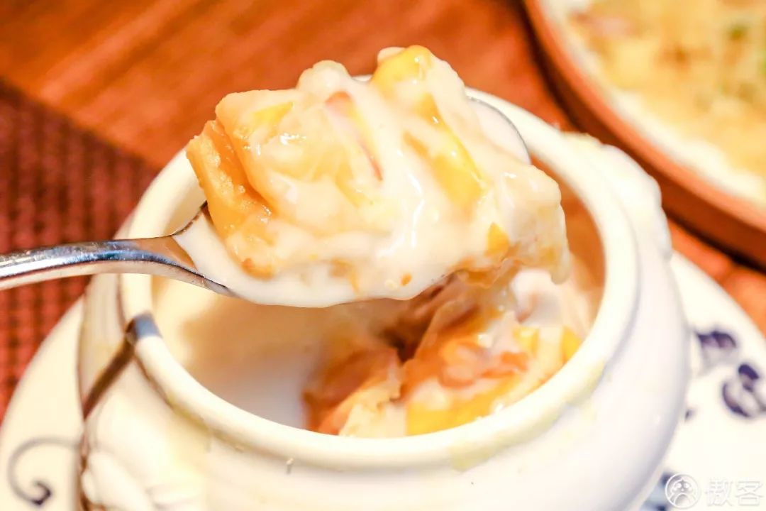 一周了，我还在想着他家的牛排芋酥杏片面包……