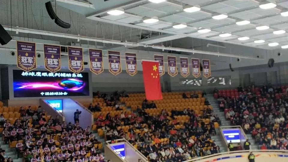 女排遭遇天津女排的时刻,天津女排垫脚事件