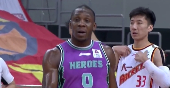 山东男篮大胜广东男篮四节数据,山东西王男篮七连胜