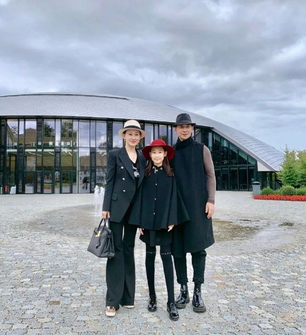 赵文卓女儿在英国上的高中,赵文卓女儿上的是职业学校吗