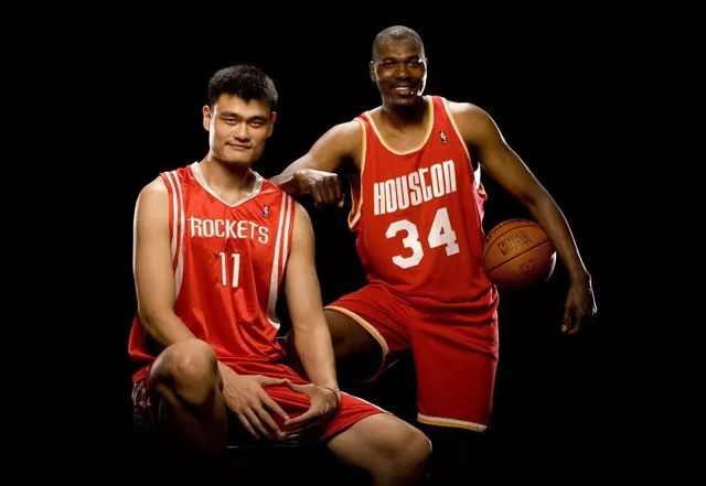 没有他,中国的八零后不会认识流川枫,也不会有姚明