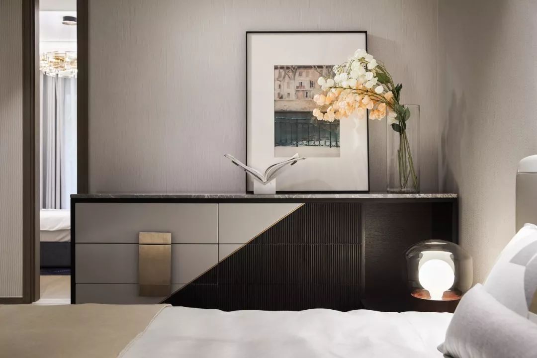 低调平实的叙事向度，于日常生活拾趣