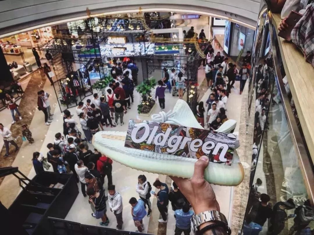 云南昆明潮鞋,穿着80多万鞋子的学生