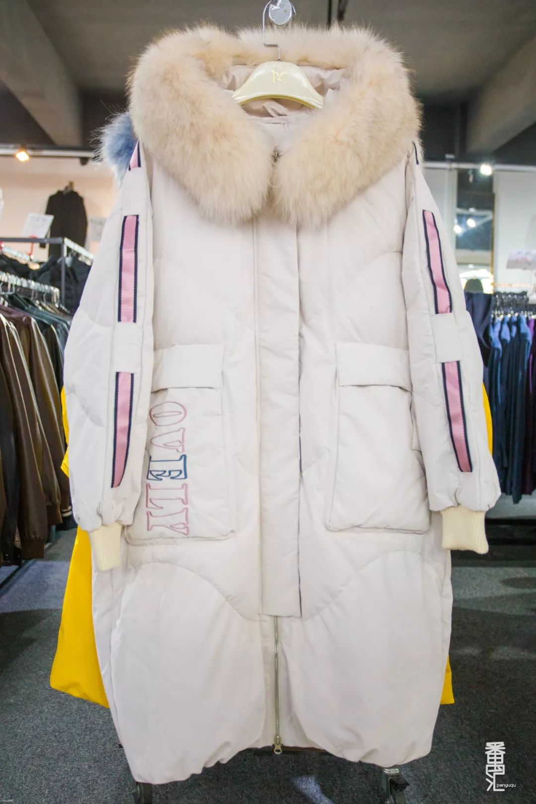 南村工厂特卖店,广州番禺南村特卖场服装