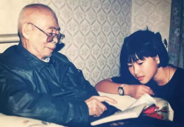 连续8年蝉联全球最美100人,35岁性感*物尤**凭美胸翻红,网友:我就是馋她身子