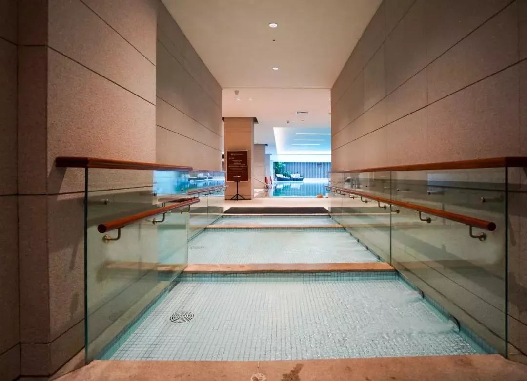 青岛无边泳池温泉度假,一线海景可以泡温泉