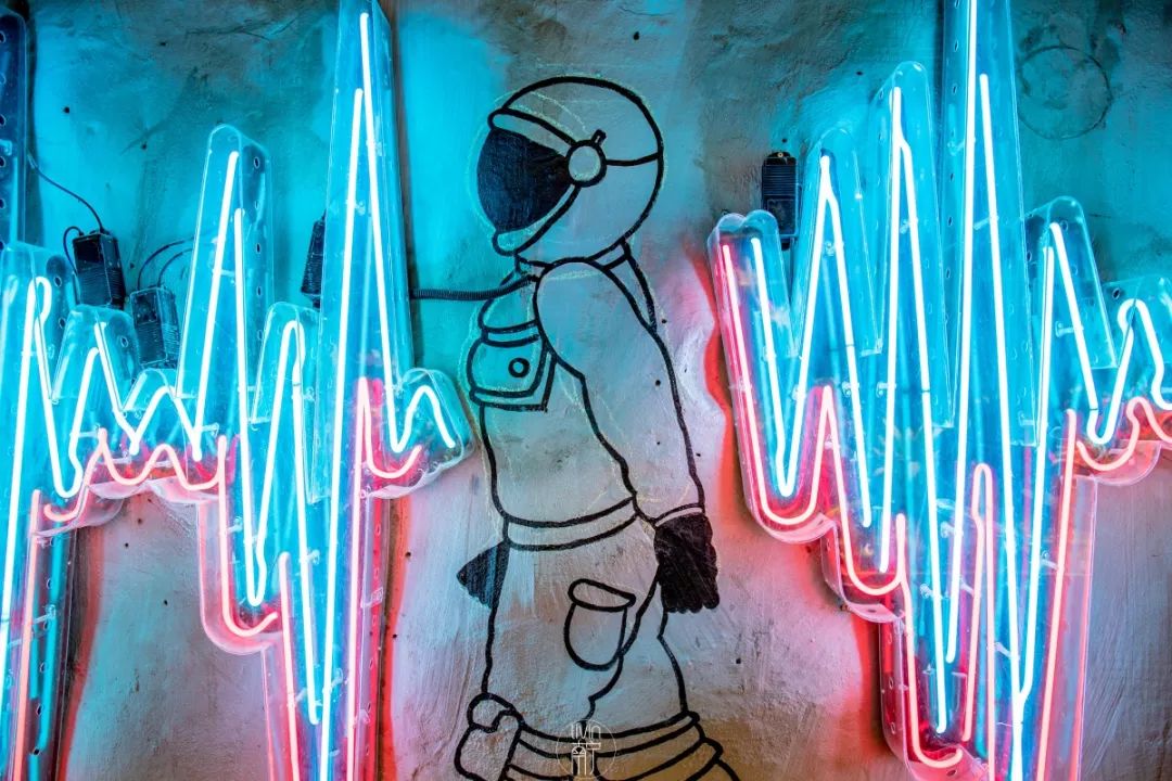 盛天地这间成都来的“网红酒馆”，谢霆锋都打卡了，你还没去过？