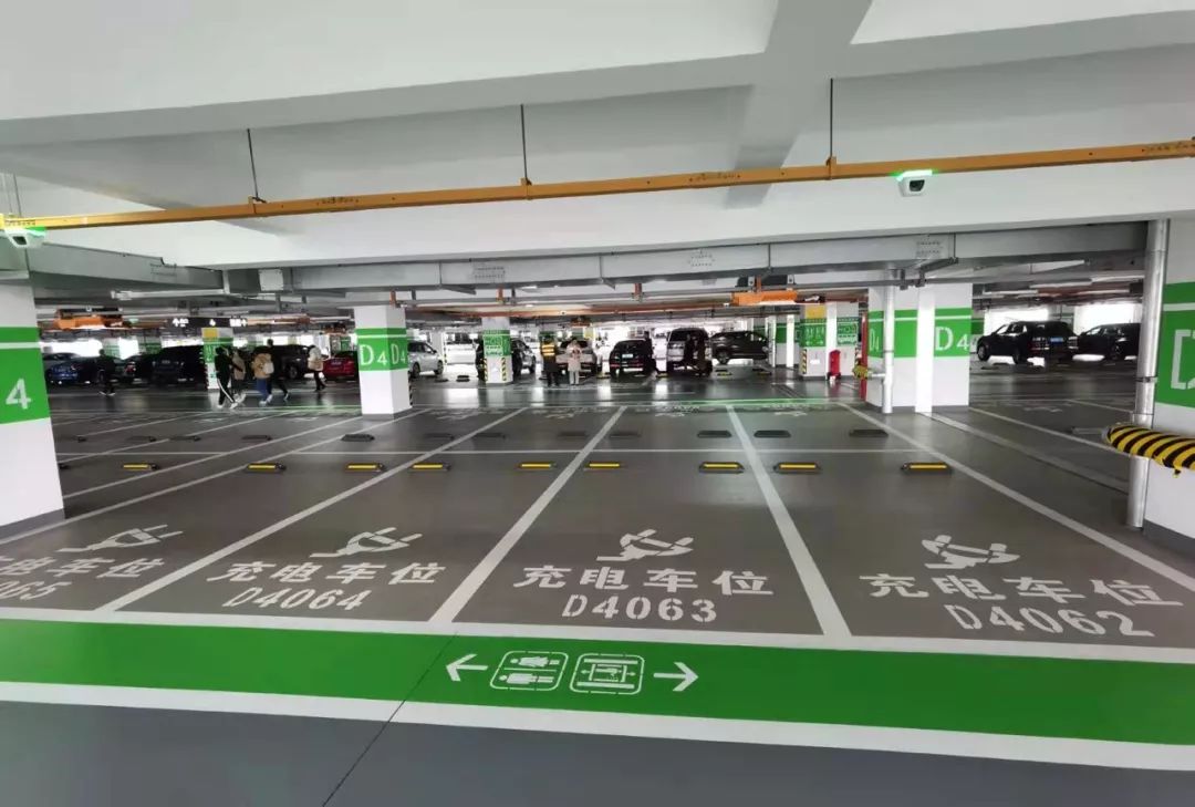 春运温暖回家路感动旅途人,春运路上温暖回家路