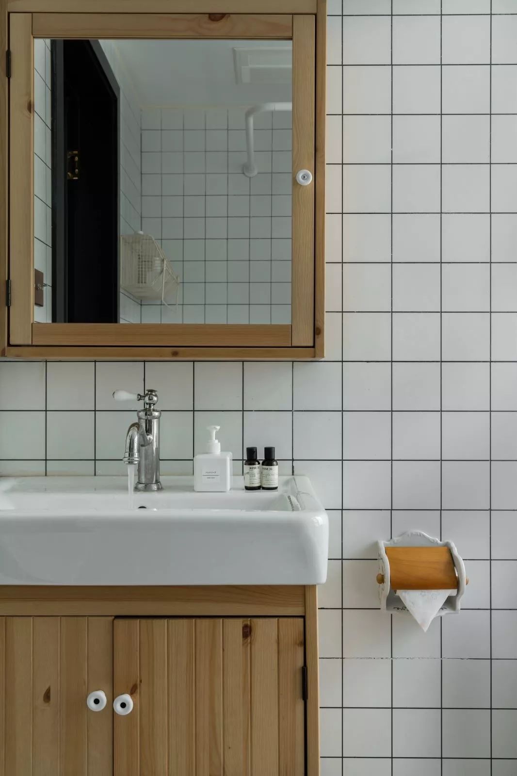 她家院子比房子还大,足足有80m²,在城里也能过得像李子柒