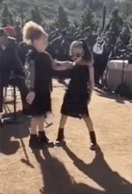 侃爷晒与卡戴珊合照想复合,侃爷卡戴珊时装发布会