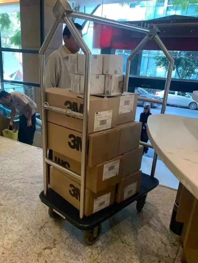 满屏都在担忧疫情后经济走势,绍兴这名布商却还花上百万买这些……