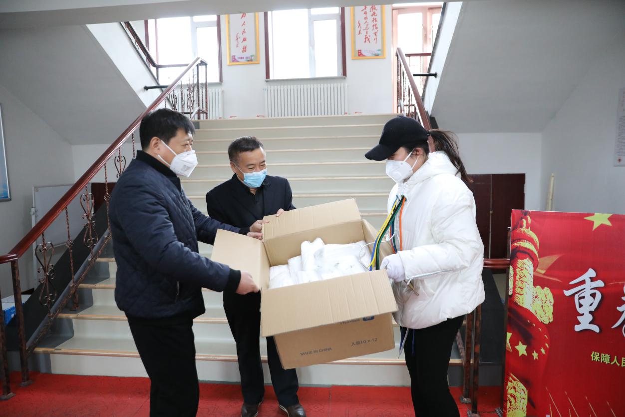 疫情猛如虎大爱暖人心,疫情送爱心物资温暖话语