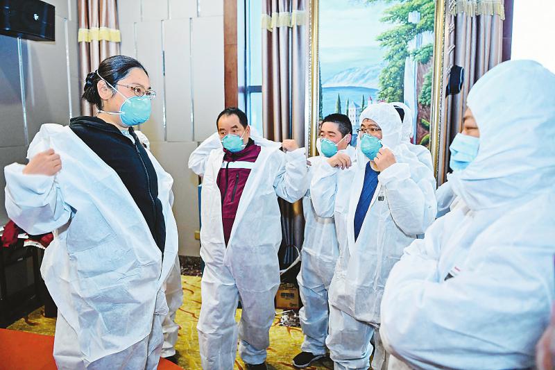 四川国家紧急医学救援队6日起进驻东西湖方舱医院穿纸尿裤“入舱”6小时交接班一次