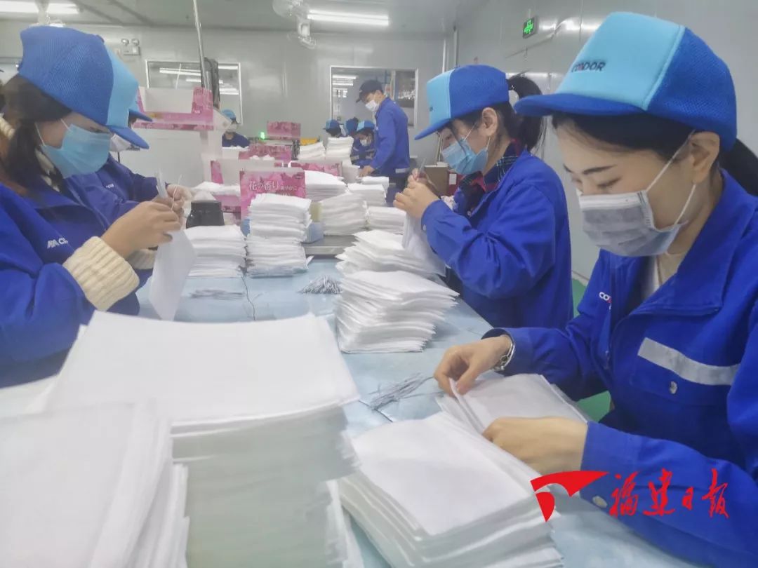 中国企业紧急转产口罩防护服,企业转型生产口罩防护服