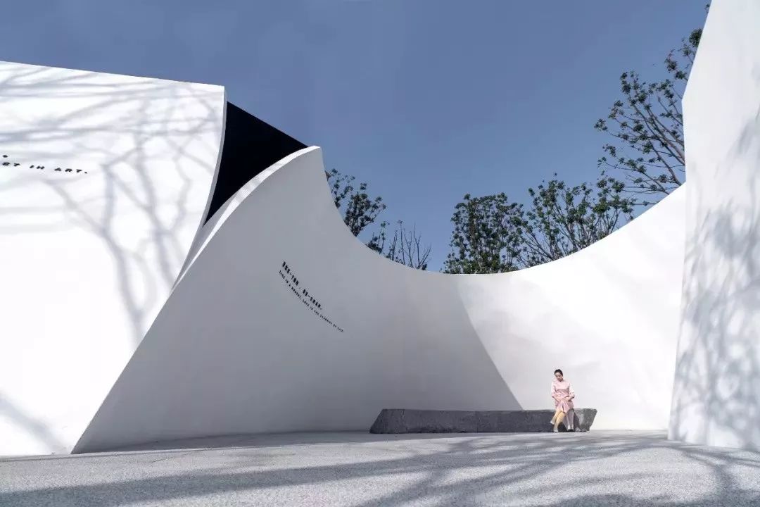 流线型设计的美感,流线景观造型