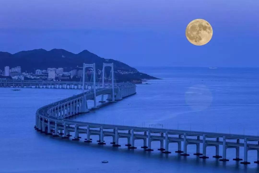 元宵佳节月圆灯明国泰民安,元宵月圆灯明