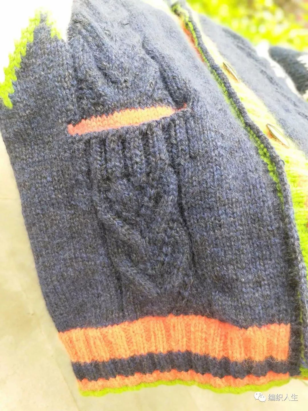 简单款儿童棒针v领开衫毛衣,v领棒针开衫外套前片