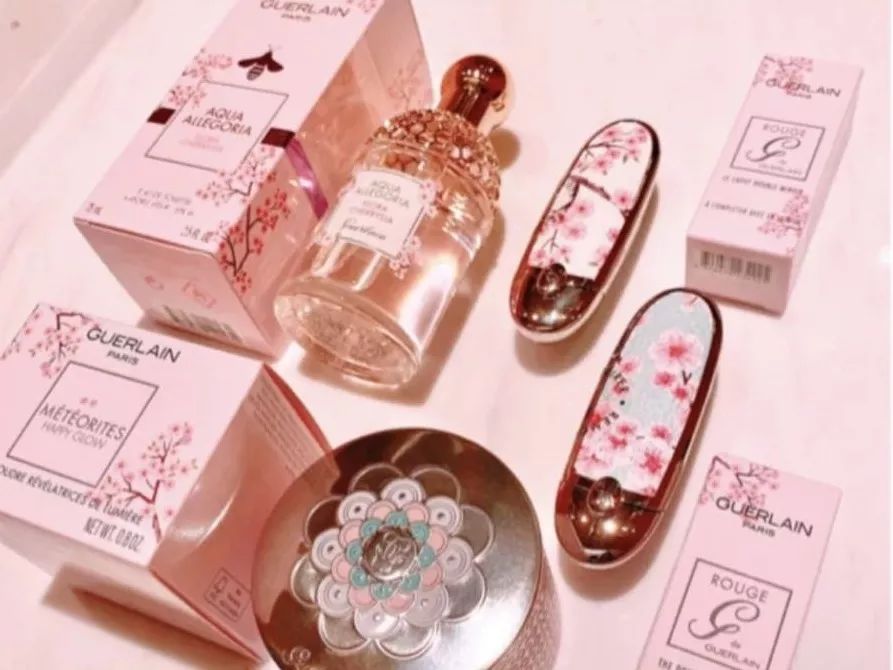 兰蔻2022情人节限定红丝绒小蛮腰,兰蔻黑桃红心丝绒限定