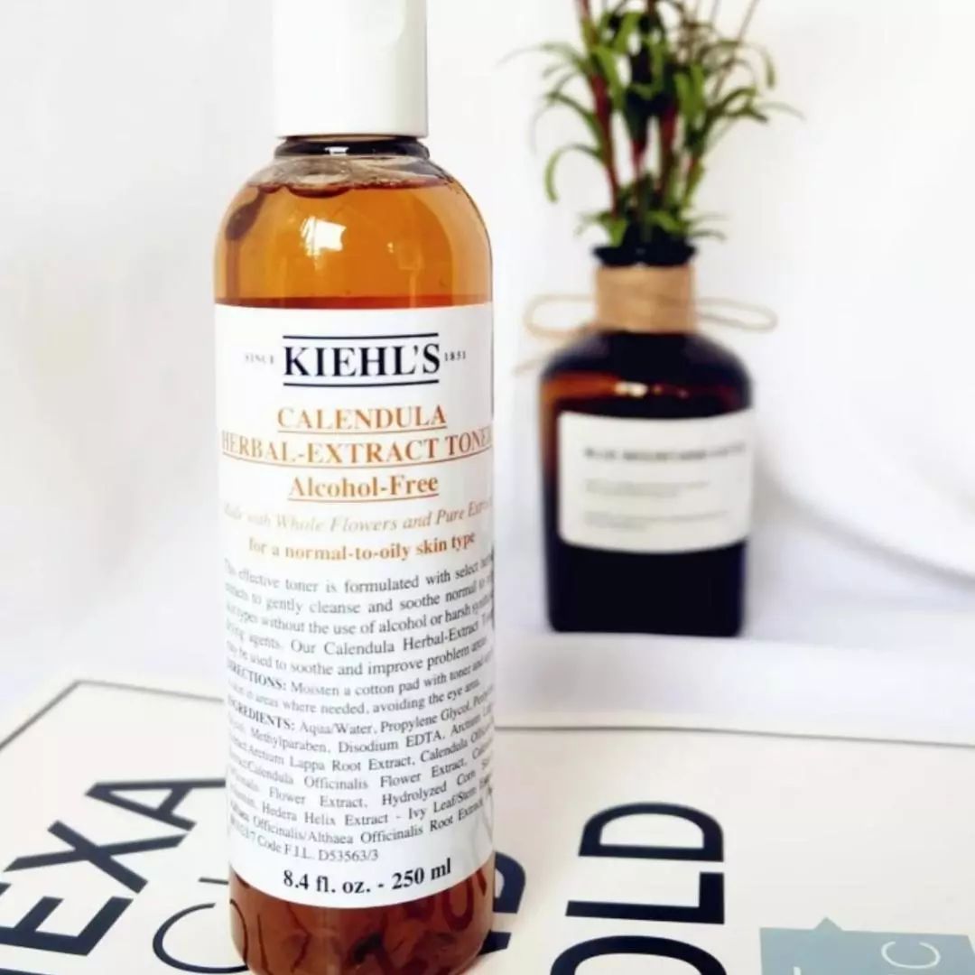 有了水乳精华脸嫩了,有了这些护肤品会更年轻