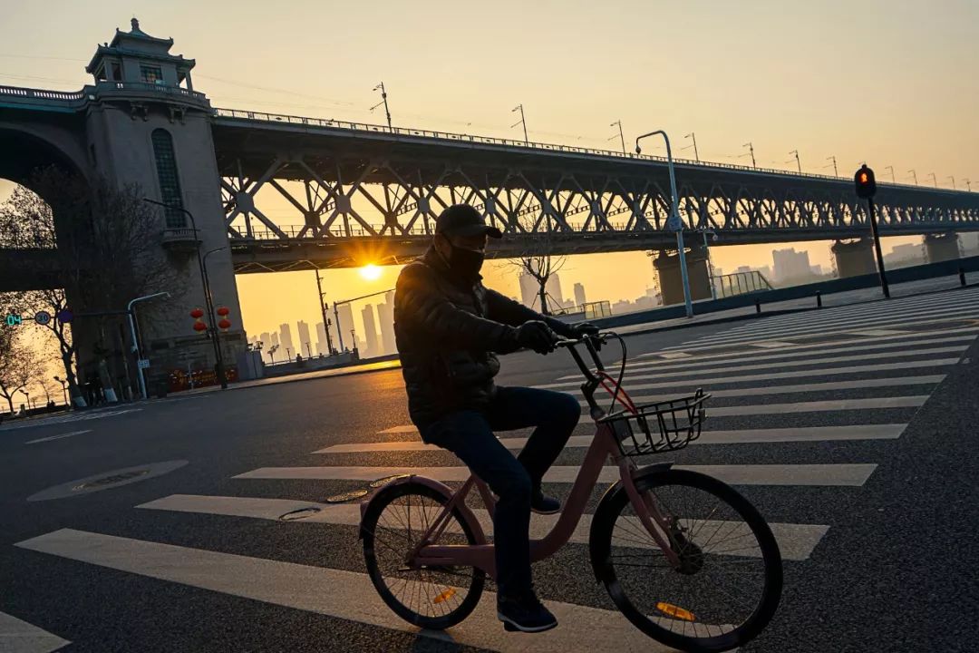 瑞雪随东去雨水送春归,风雨送春归歌曲原唱
