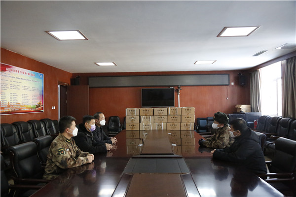 领导慰问疫情防控一线的工作人员,集团领导慰问抗疫一线工作人员