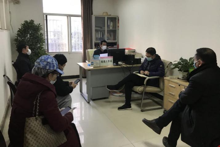 他们化身“代购”，获居民朋友圈点赞好评！