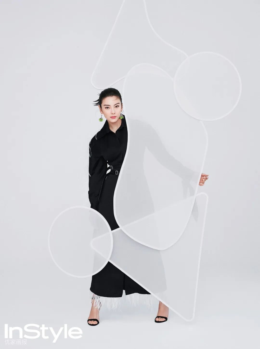 张雨绮站在舞台上虚不虚,张雨绮封面泳池女王