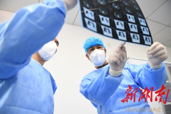 关键时刻冲上去危难关头豁得出来,关键时刻冲上去危难关头豁出来