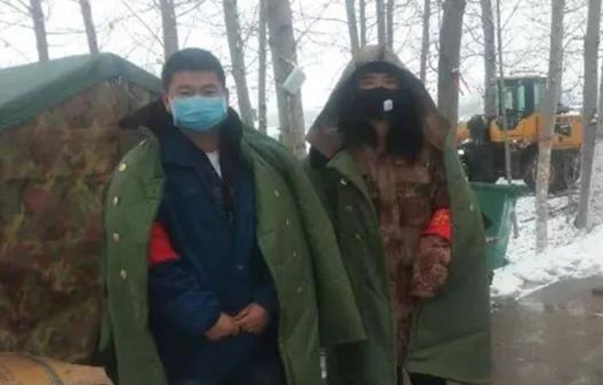 唐山市遵化市志愿者,遵化村口志愿者