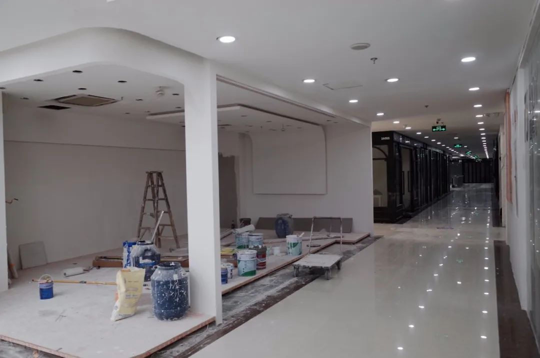 买家拿货也直播，童装店老板一个月亏去几十万，四季青复工并不是你想象中的样子