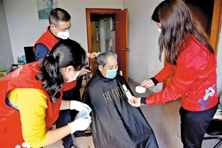 用爱照亮每个角落用心温暖每一个人