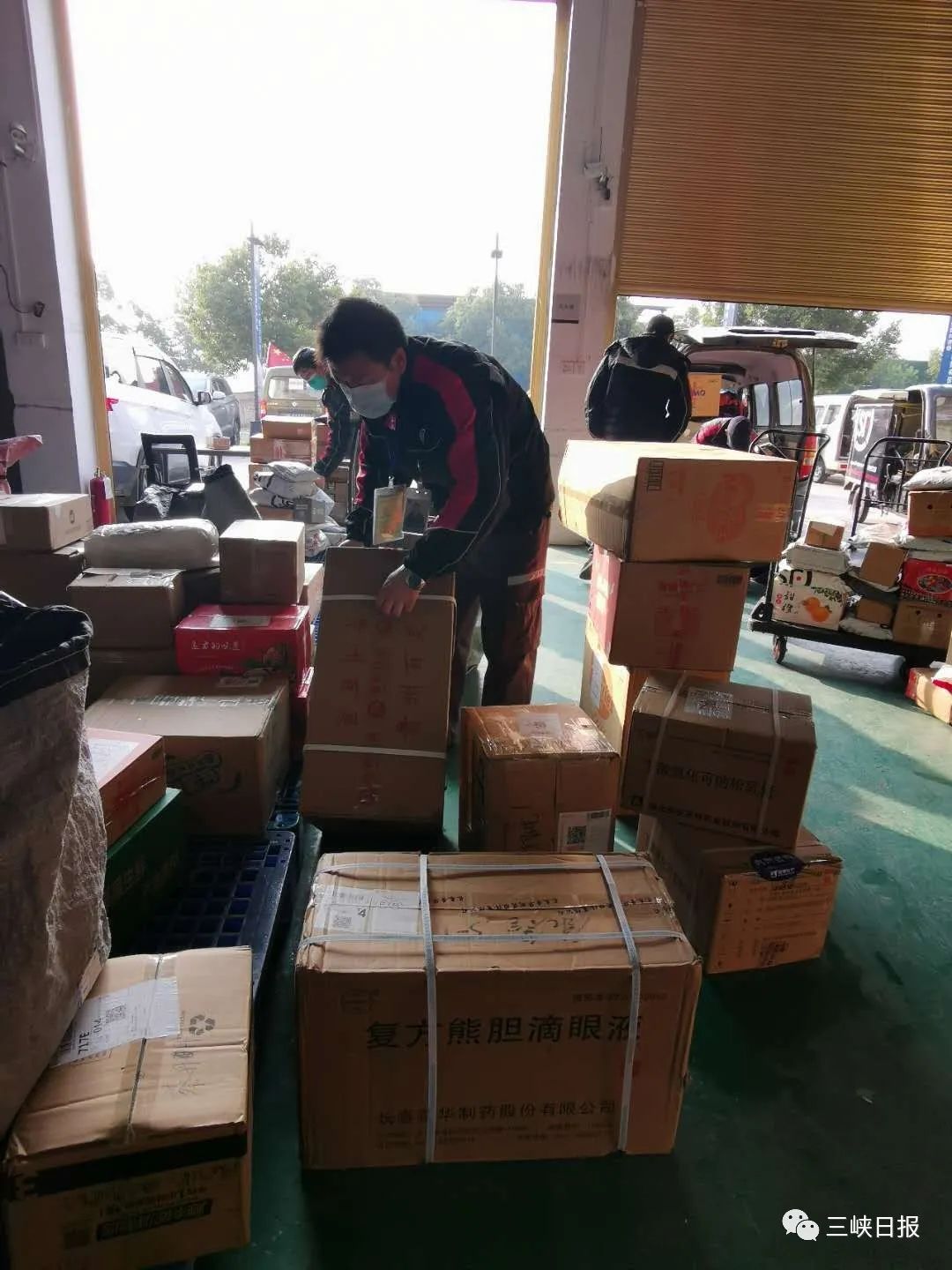 快递小哥的一天生活,快递小哥赛力江元气满满的一天