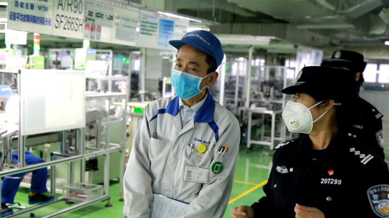 看不清你眼角是否有泪花只知道号令既出使命必达