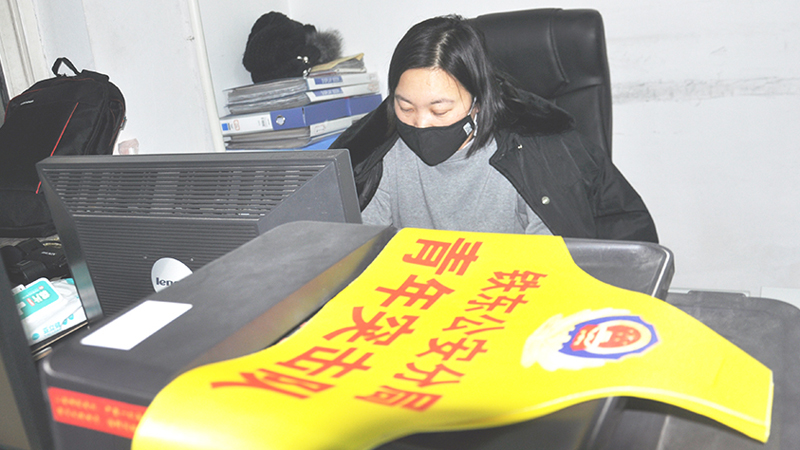 看不清你眼角是否有泪花只知道号令既出使命必达