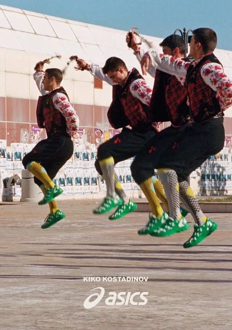 发现时髦的女人都在穿这3双鞋,穿了两只不同鞋子发朋友圈