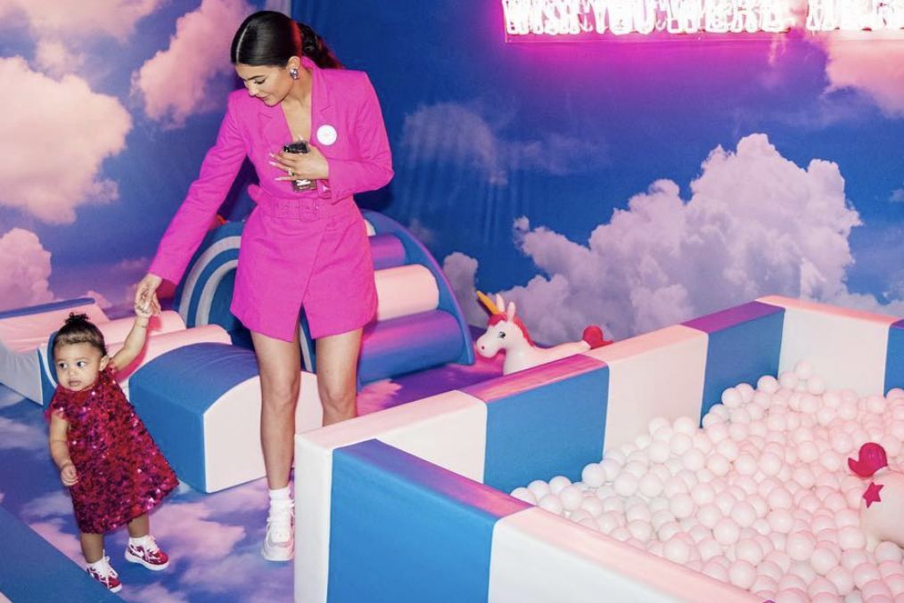 2岁穿高定、LV定制小零食...跟她比李湘王菲的闺女也只是平民…