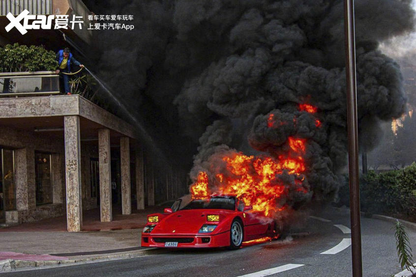 见一辆少一辆1300多辆的法拉利F40又着了