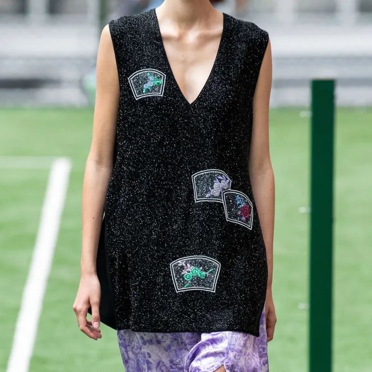 zara鑳屽績绌挎惌,zara鐗涗粩鑳屽績绌挎惌