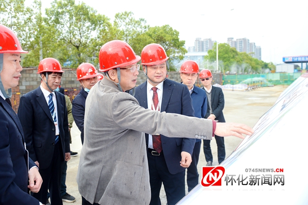 雷绍业调研盛世华都大酒店项目建设