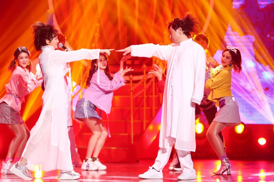 华晨宇尚雯婕合唱,周深评价萨顶顶华晨宇