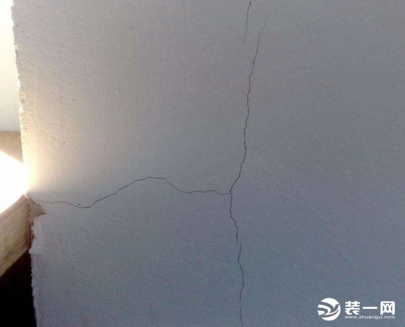 墙面开裂加固最好方案,装修前墙板开裂用什么办法修补