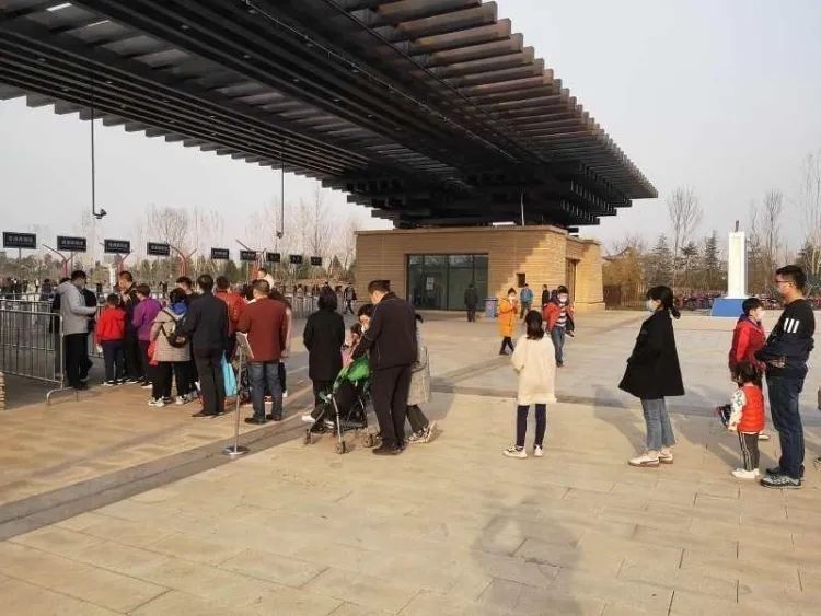 走出家门,走出家门尽情放飞自我