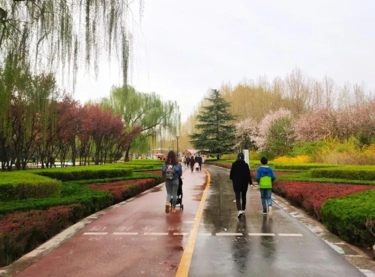 走出家门,走出家门尽情放飞自我