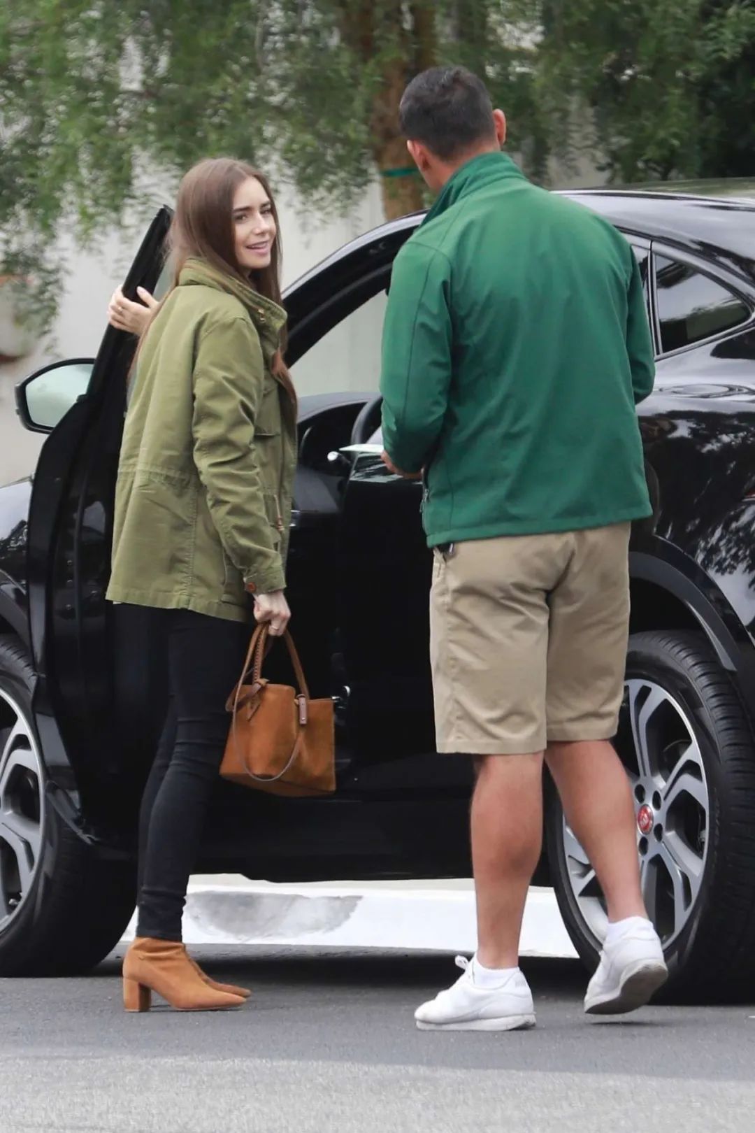 种草鹅的穿搭图片,lilycollins粉色大衣