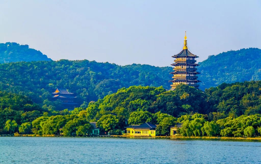 且听风吟看花开,且听风吟且看花开