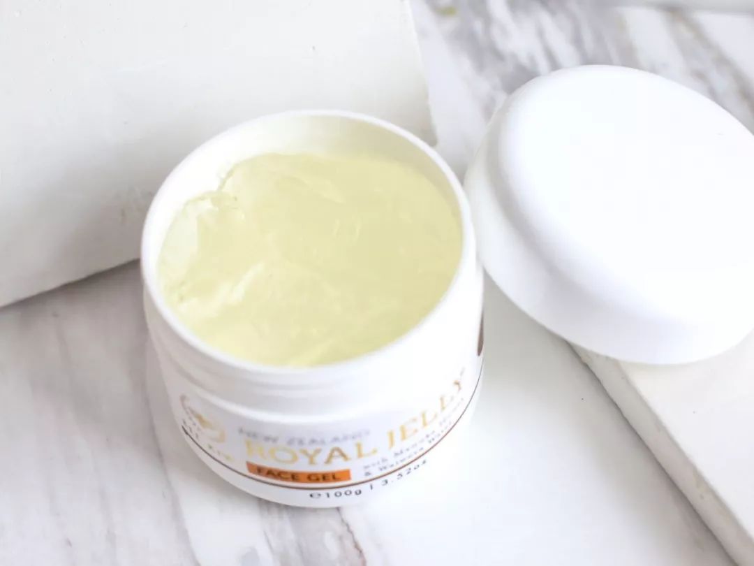 新西兰人气蜂蜜面霜，质地像果冻一样清透，超级补水！还能祛痘、缩毛孔